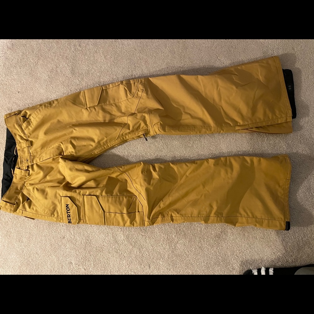 Burton cargo snow pant - size small great condition